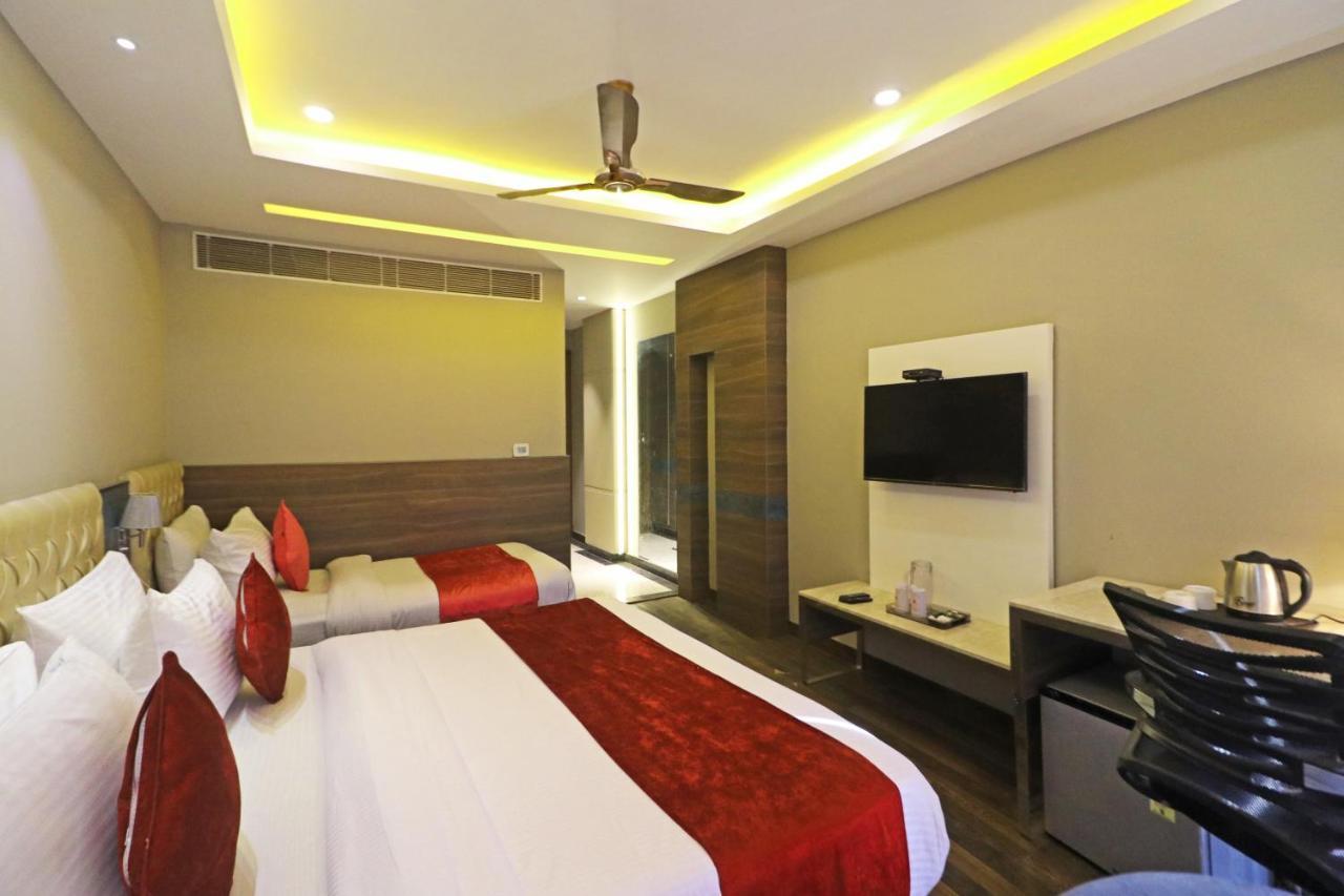 Hotel The Ivy Grand With Free Secured Parking New Delhi Exterior photo